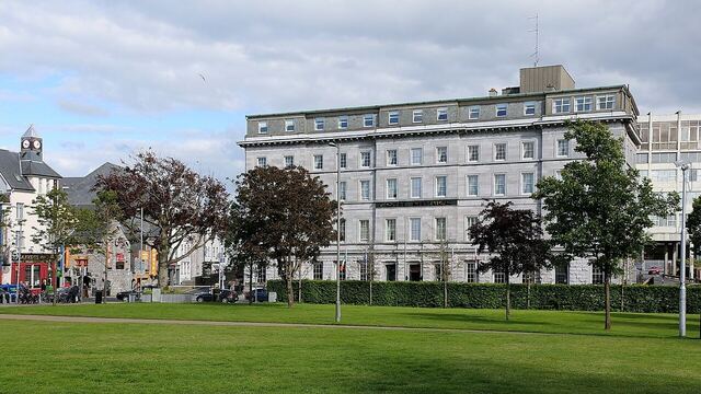 Eyre Square: How Galway’s Medieval Green Became the City’s Living Room Eyre Square park in Galway city centre