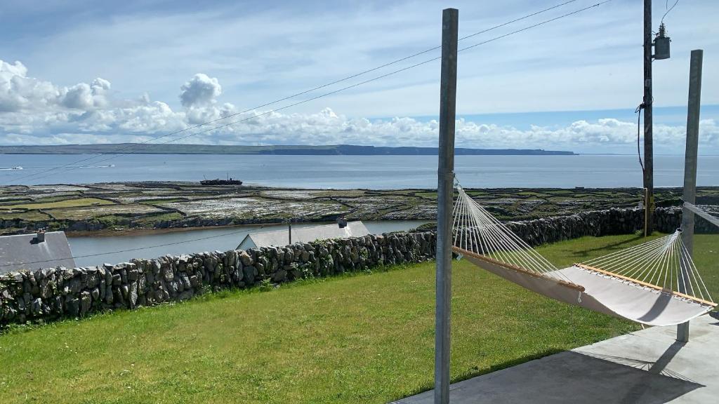 Cliffs of Moher View, Inis Oírr: B&B with Atlantic Views Cliffs of Moher View accommodation on Inis Oírr