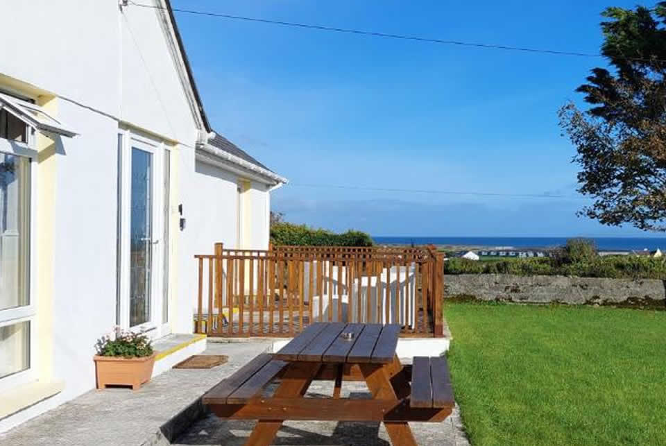 Kilronan Holiday Homes, Inis Mór: Self-Catering in the Village Kilronan Holiday Homes on Inis Mór